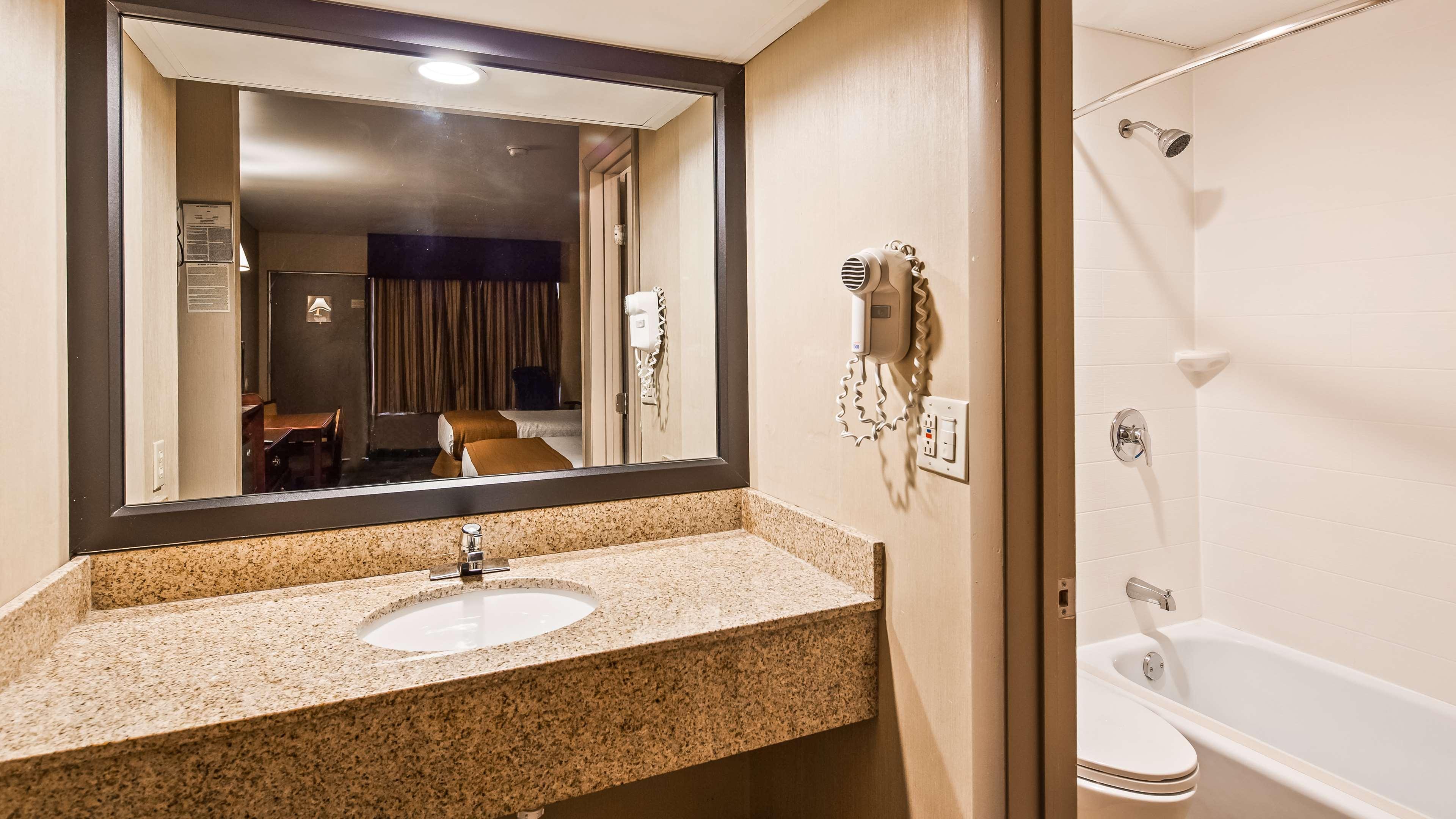 Best Western Gateway Adirondack Inn Utica Esterno foto