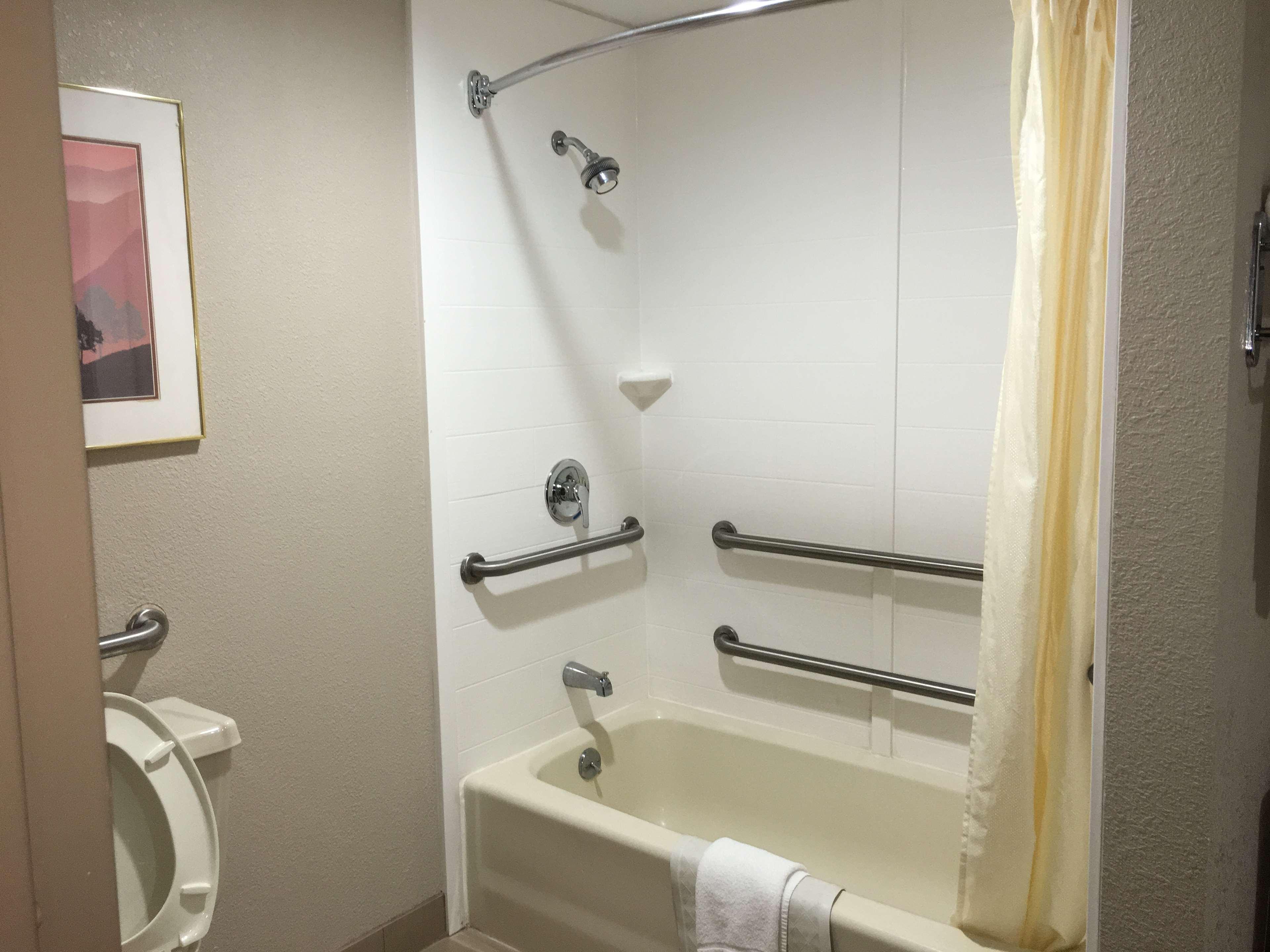 Best Western Gateway Adirondack Inn Utica Esterno foto