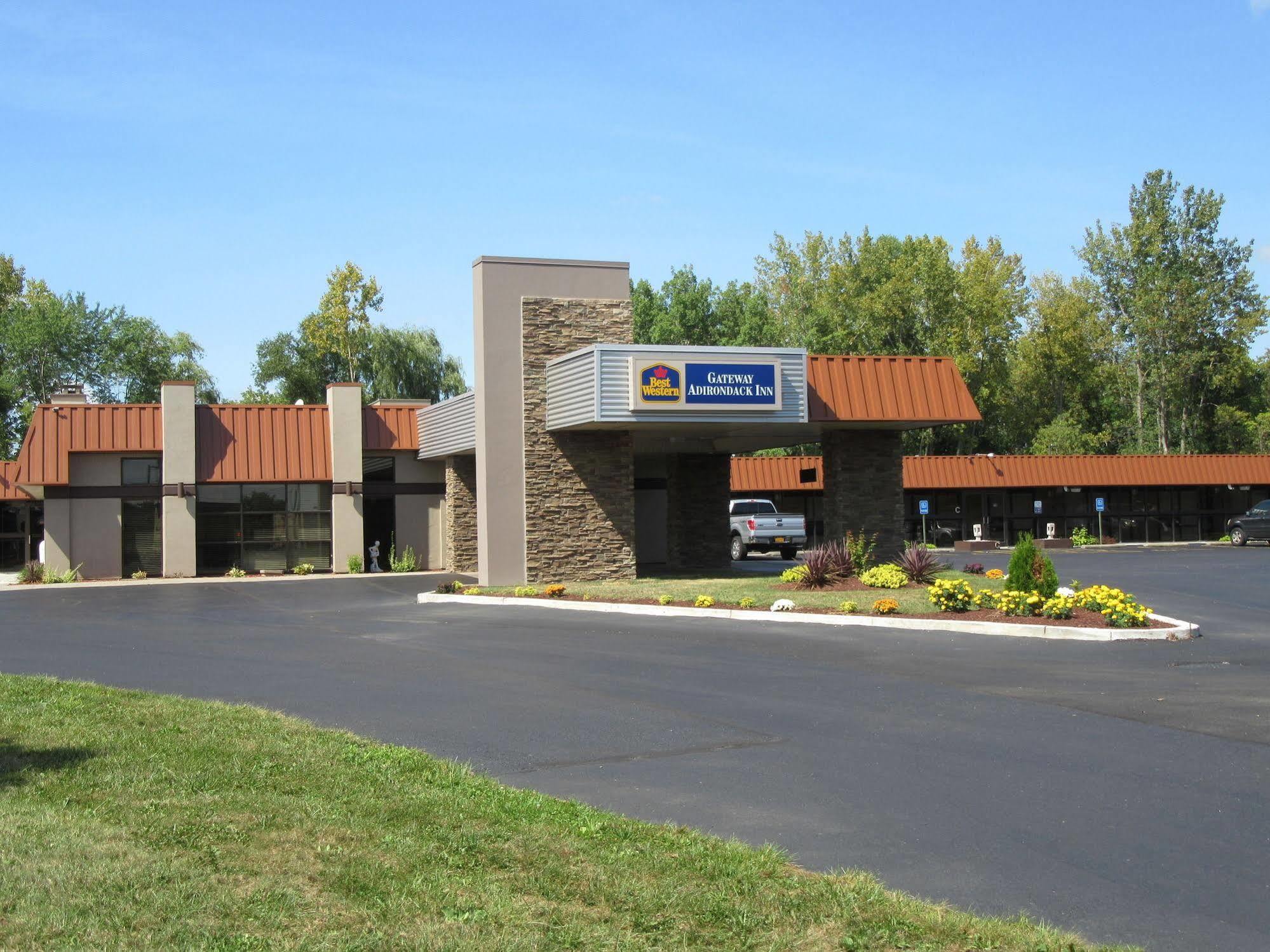 Best Western Gateway Adirondack Inn Utica Esterno foto